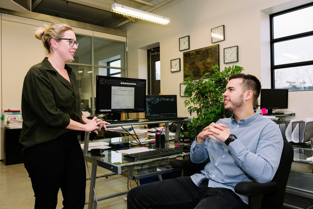 Pour bien int&eacute;grer votre stagiaire, assurez-vous de lui fournir le mat&eacute;riel n&eacute;cessaire &agrave; son travail et planifiez votre horaire pour vous assurer d&rsquo;avoir le temps de bien lui expliquer les t&acirc;ches &agrave; r&eacute;aliser.