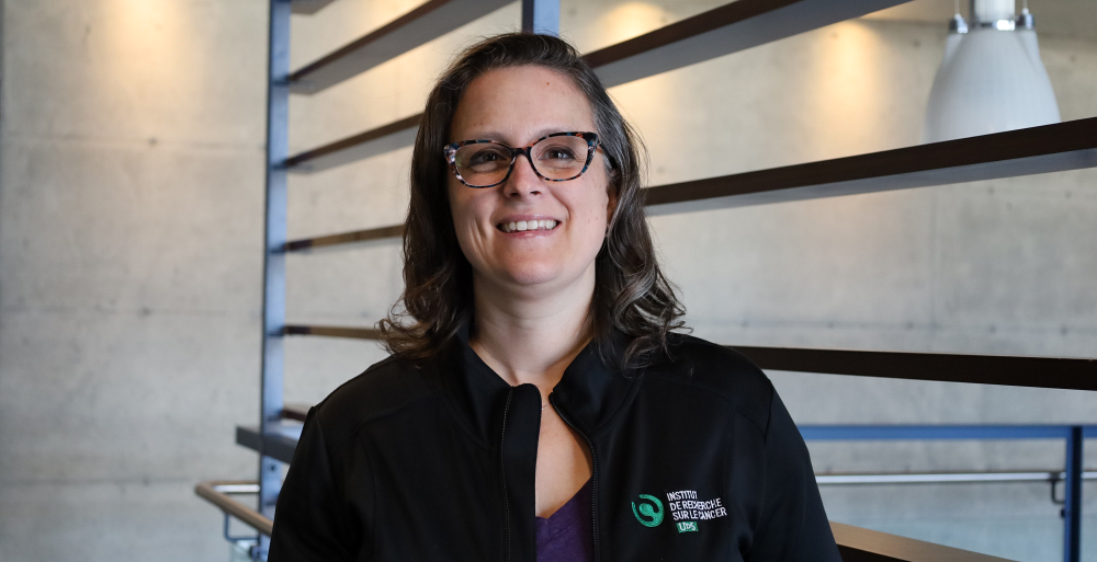 Gagnante du Prix du meilleur article cancer&nbsp;2023 de l&rsquo;IRCUS&nbsp;: Martine Charbonneau, professionnelle de recherche &agrave; l&rsquo;IRCUS et au D&eacute;partement d&rsquo;immunologie et biologie cellulaire de la Facult&eacute; de m&eacute;decine et des sciences de la sant&eacute; de l&rsquo;Universit&eacute; de Sherbrooke.