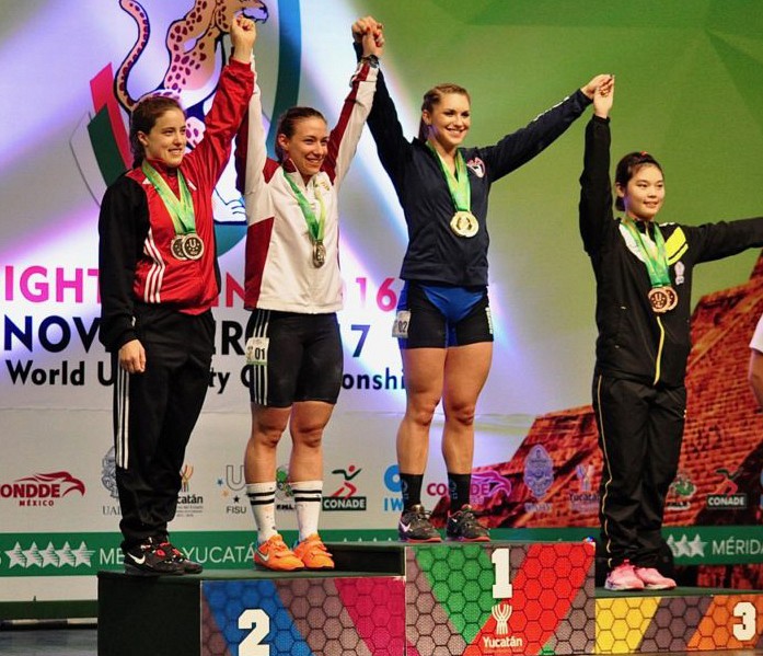Marie-&Egrave;ve Beauchemin-Nadeau (premi&egrave;re sur la gauche) sur le podium &agrave; Merida (Mexique).