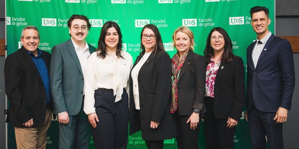 Sur la photo :&nbsp;Patrice&nbsp;Cordeau, vice-recteur&nbsp;adjoint&nbsp;au&nbsp;d&eacute;veloppement&nbsp;durable,&nbsp;S&eacute;bastien Beaulieu, conseiller en d&eacute;veloppement durable, L&eacute;ontine du Reau, coordonnatrice en environnement, Julie Gravel, ing&eacute;nieure au d&eacute;veloppement des affaires, Julie Lavoie, vice-pr&eacute;sidente, d&eacute;veloppement durable, sant&eacute; et s&eacute;curit&eacute;, Pre&nbsp;Nathalie Roy, doyenne, Pr&nbsp;Mathieu Nuth, vice-doyen au recrutement, aux communications et &agrave; la philanthropie.Photo : UdeS