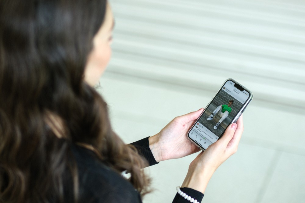 L'&eacute;tudiant au baccalaur&eacute;at en communication appliqu&eacute;e et cr&eacute;ateur de contenu, Kevin Routhier, est tr&egrave;s actif sur les m&eacute;dias sociaux, notamment sur Instagram.