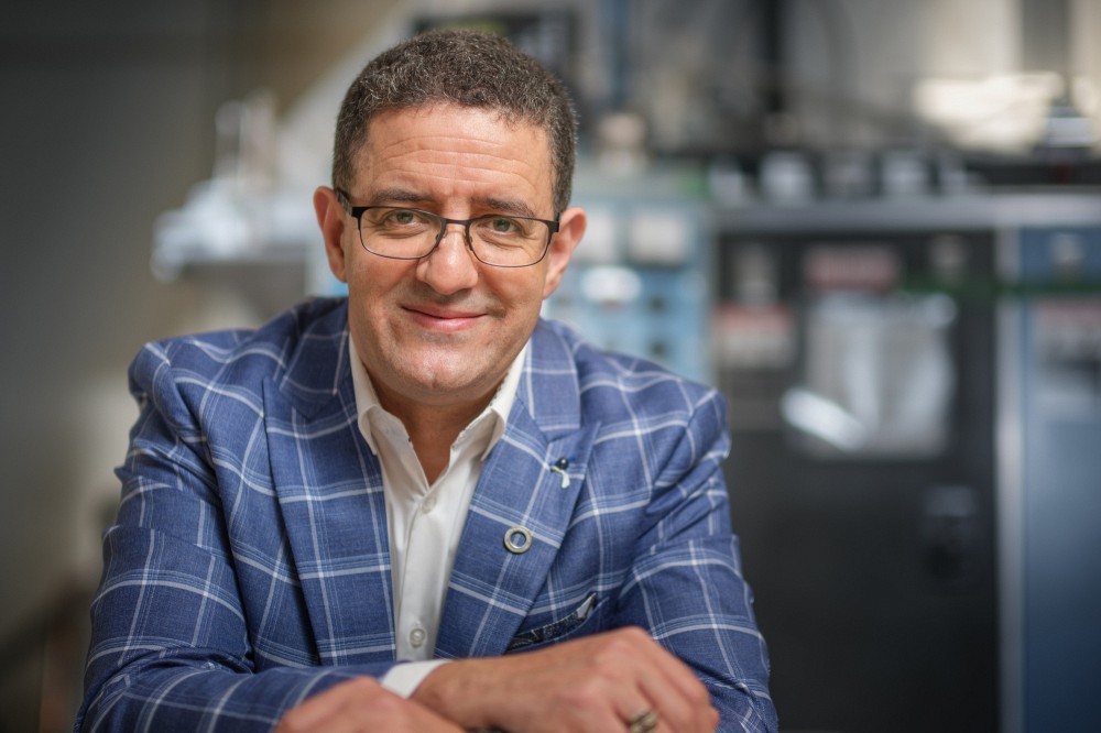 Le professeur Mohamed Siaj est le titulaire de la&nbsp;Chaire de&nbsp;recherche&nbsp;du Canada en mat&eacute;riaux &eacute;lectroactifs pour la r&eacute;cup&eacute;ration d&rsquo;&eacute;nergie et les capteurs.