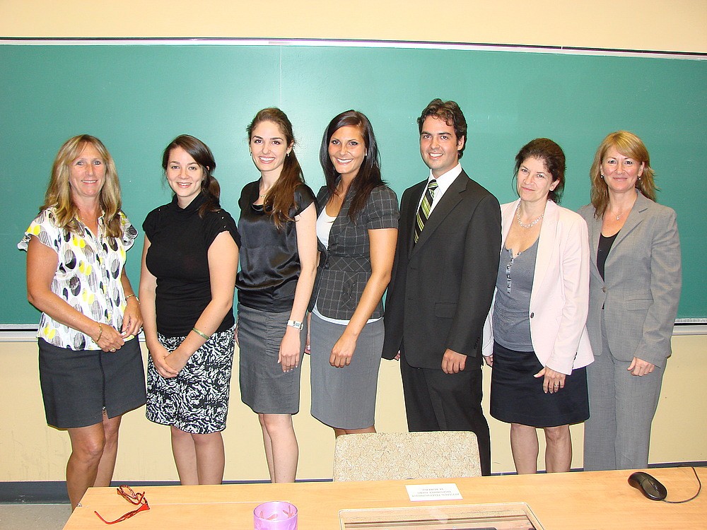 Dans l'ordre: Suzanne Wells-Pag&eacute;, Catherine Lacombe, Maude St-Laurent, Laur&eacute;anne Houde-Blais, Marc-Andr&eacute; Poulin, Natalie Larivi&egrave;re et Line Pothier.