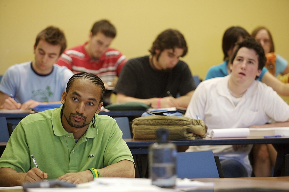 Une classe de la Facult&eacute; d'administration