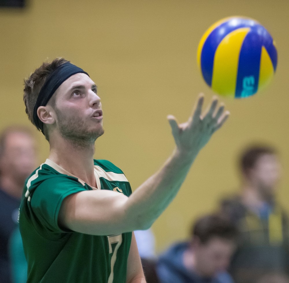 L'attaquant de la formation masculine de volleyball Vert&nbsp;&&nbsp;Or Samuel Surprenant