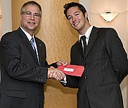 Gary Goodyear, ministre d'&Eacute;tat aux Sciences et &agrave; la Technologie, et Pierre-Philippe Lapointe-Garant