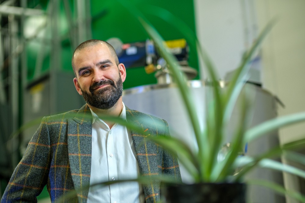 Le professeur Jean-Michel Lavoie est l'un des 10&nbsp;b&eacute;n&eacute;ficiaires du fonds Scotiabank&nbsp;Net-Zero Research Fund pour 2023, fonds totalisant 1&nbsp;million de dollars pour faire avancer la recherche sur la mesure, le captage et la r&eacute;duction des &eacute;missions de carbone.