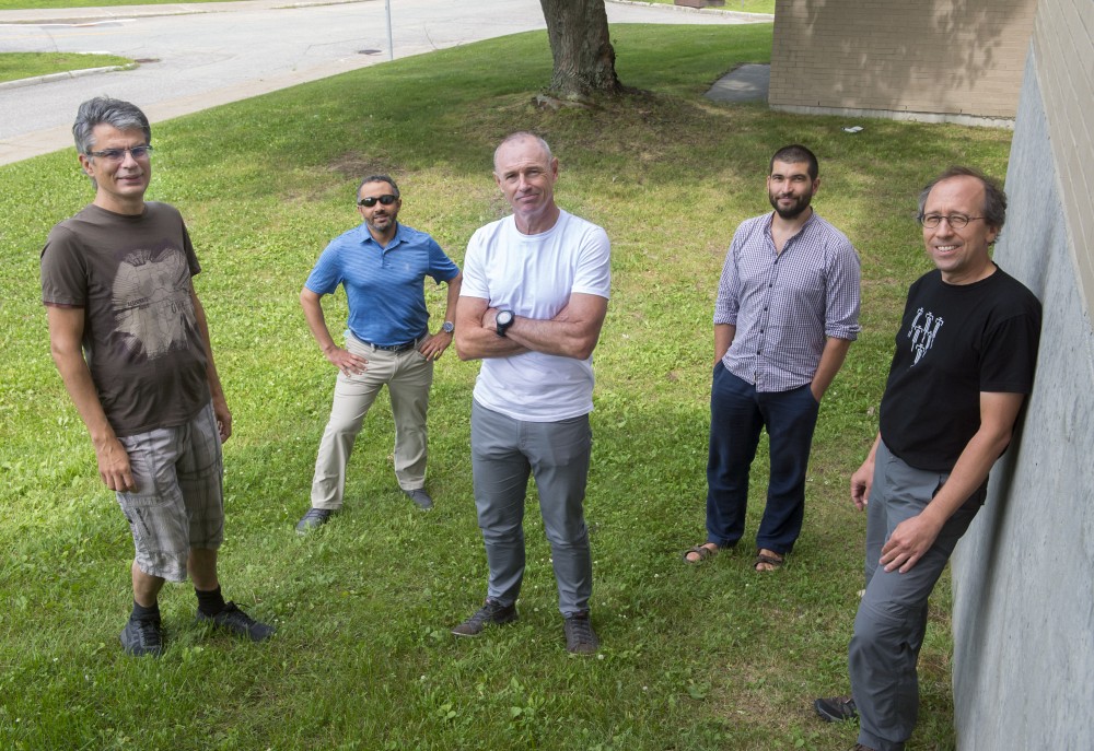 De gauche &agrave; droite&nbsp;: Philippe Micheau, Noureddine Atalla, Alain Berry, Nicolas Quaegebeur et Patrice Masson, professeurs membres du GAUS.