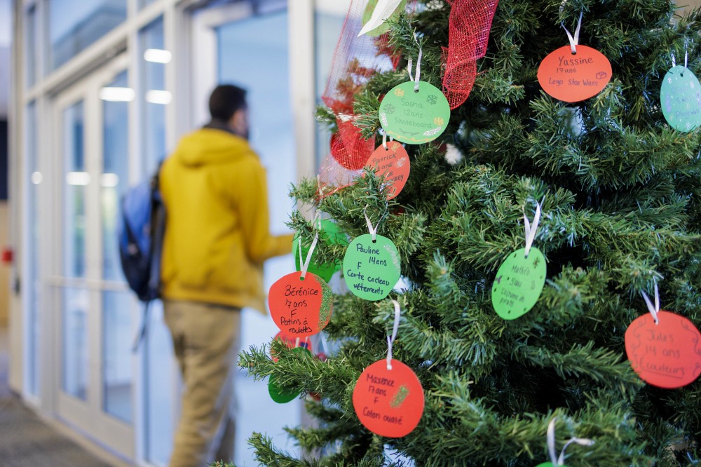 L'ensemble des campus de l'UdeS participaient cette ann&eacute;e au Projet Sapin des F&ecirc;tes, une initiative qui apporte un peu de magie aux enfants de la DPJ.