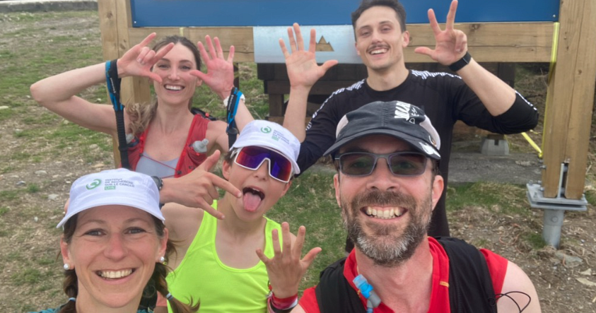 Malo Gallot, fondateur du D&eacute;fi Orford, c&eacute;l&eacute;brant sa huiti&egrave;me ascension le 11 mai 2024, alors qu'il avait r&eacute;ussi &agrave;&nbsp;cumuler une distance impressionnante de 40&nbsp;km avec un d&eacute;nivel&eacute; de 4&thinsp;000&nbsp;m&egrave;tres