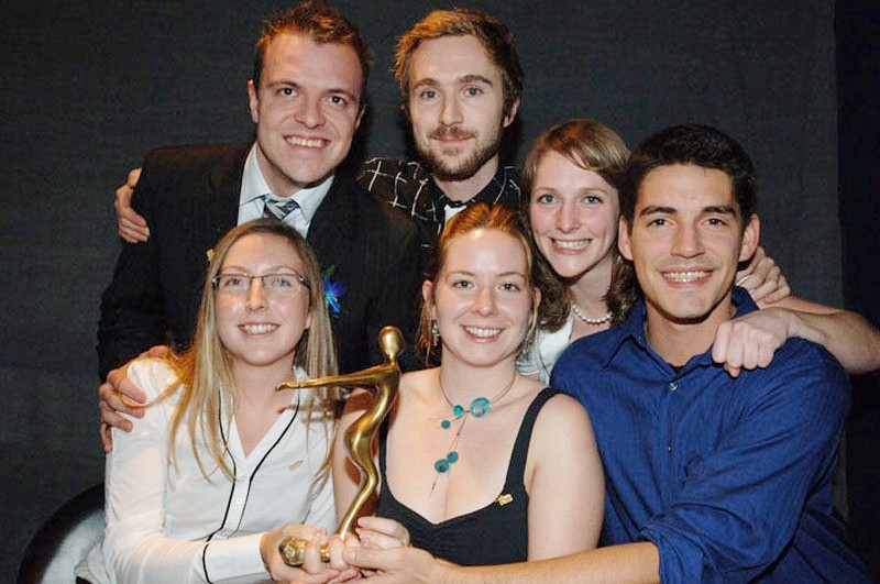 Les membres du GCIUS 2008: Karine Beaulieu-Desrochers, St&eacute;phanie Lavergne, Kristell Savard, Simon Pelchat (devant), Alexandre P&eacute;pin-Ross et William Wilson (&agrave; l'arri&egrave;re).