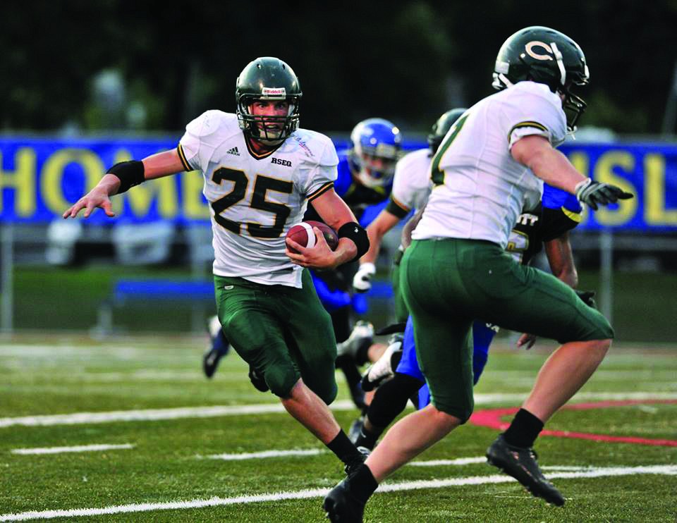 Le porteur de ballon David Savard, des Condors de Beauce-Appalaches, est l'une des 15 recrues confirm&eacute;es pour la saison 2015 dans le camp du Vert & Or.