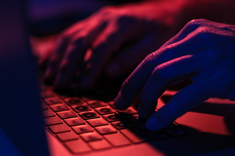 En 2022, l&rsquo;&eacute;quipe de recherche du Pr Frappier portait &agrave; l&rsquo;attention de plusieurs bureaux d&rsquo;investigation au niveau international que certains VPN gratuits inscrivaient furtivement leurs utilisatrices et leurs utilisateurs &agrave; un r&eacute;seau de proxys r&eacute;sidentiels malveillants.