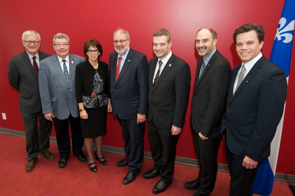 Le ministre de l'&Eacute;nergie et des Ressources naturelles, Pierre Arcand, &eacute;tait pr&eacute;sent &agrave; l'Universit&eacute; de Sherbrooke pour annoncer l'attribution d'une subvention de 2,8 M$ &agrave; la Chaire de recherche industrielle sur l'&eacute;thanol cellulosique et sur les biocommodit&eacute;s.