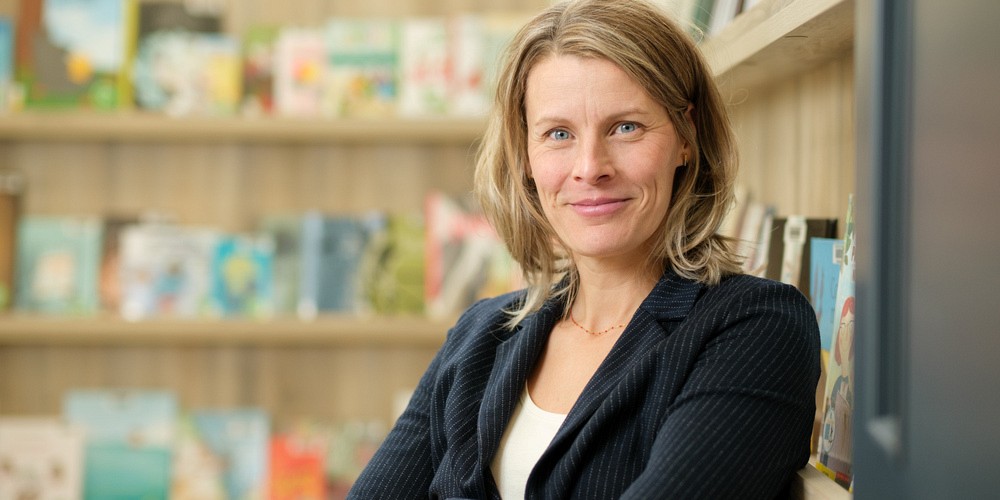 La professeure Marie-France Nadeau est la nouvelle titulaire de la Chaire de recherche sur les contextes &eacute;ducatifs au service des apprentissages et du bien-&ecirc;tre.