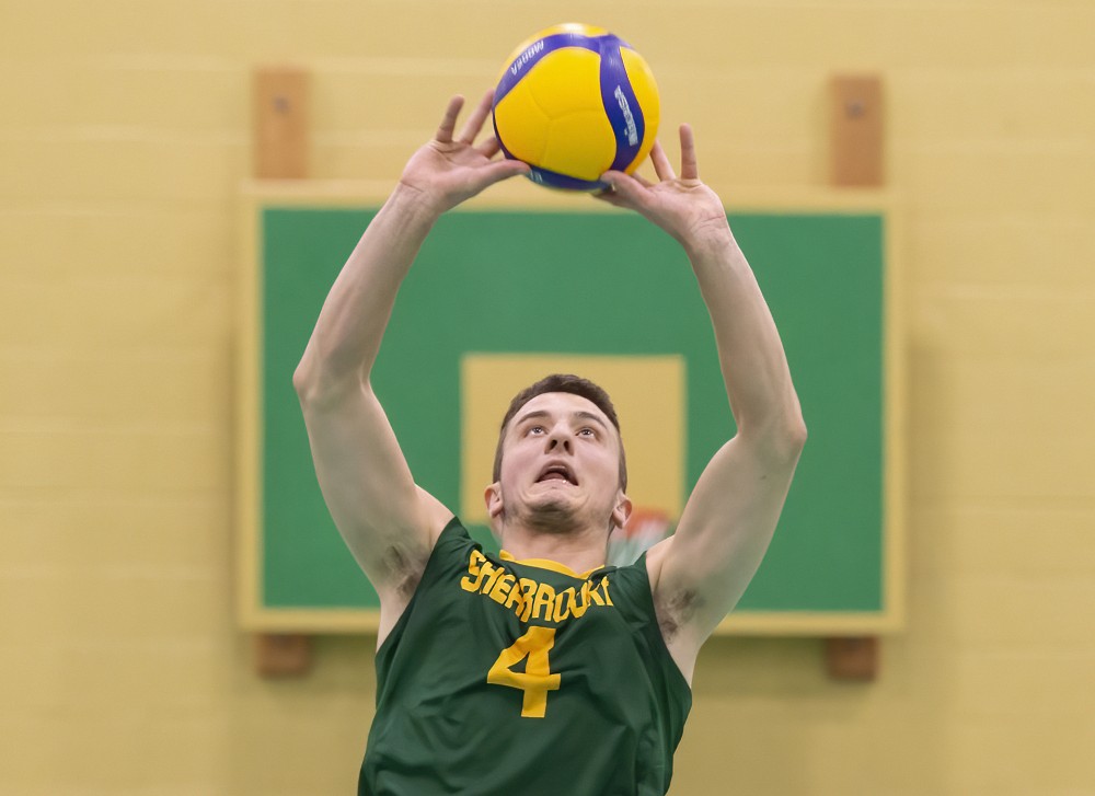 Le passeur de premi&egrave;re ann&eacute;e Jonathan Portelance.