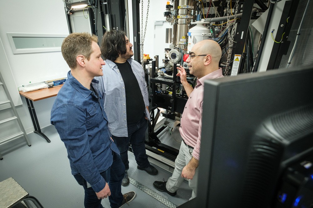Fr&eacute;d&eacute;ric Voisard, professionnel de recherche, Anthony Sleiman, &eacute;tudiant au doctorat en g&eacute;nie et&nbsp;Nadi Braidy, chercheur au 3IT.