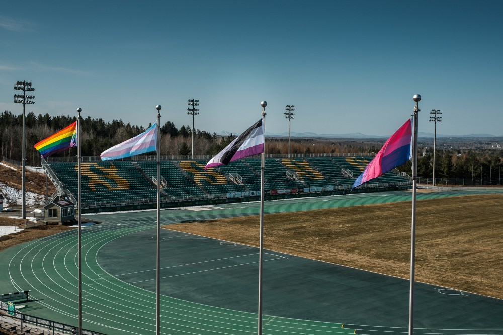 Les drapeaux de la diversit&eacute; LGBTQ2+ seront &agrave; l'honneur au Campus principal.
