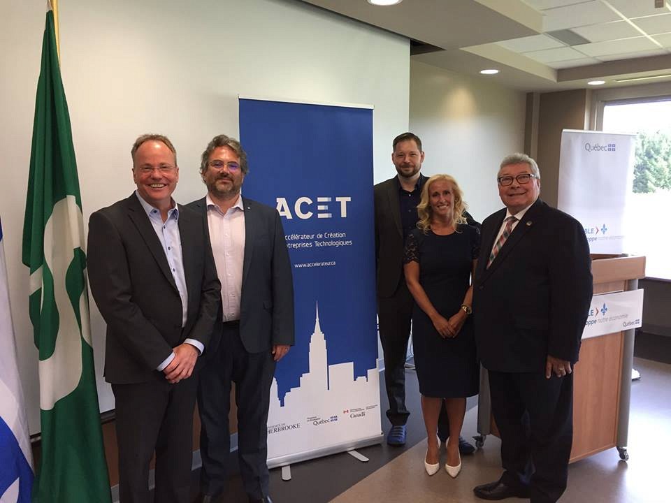 De gauche &agrave; droite : Ghyslain Goulet (ACET), Vincent Aimez (Udes), Fr&eacute;d&eacute;ric Leduc (Immune Biosolutions), Genevi&egrave;ve Turbide Potvin (BNC), Guy Hardy (d&eacute;put&eacute; de Saint-Fran&ccedil;ois)