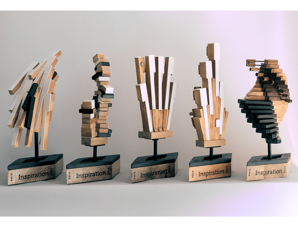 Parce qu&rsquo;une note toute seule ne peut cr&eacute;er de m&eacute;lodie, les troph&eacute;es cr&eacute;&eacute;s pour les Prix Inspiration 2025 rappellent l&rsquo;importance de la collaboration, telle une composition harmonieuse, o&ugrave; chaque individu, avec sa singularit&eacute;, participe &agrave; la force d'un collectif.
