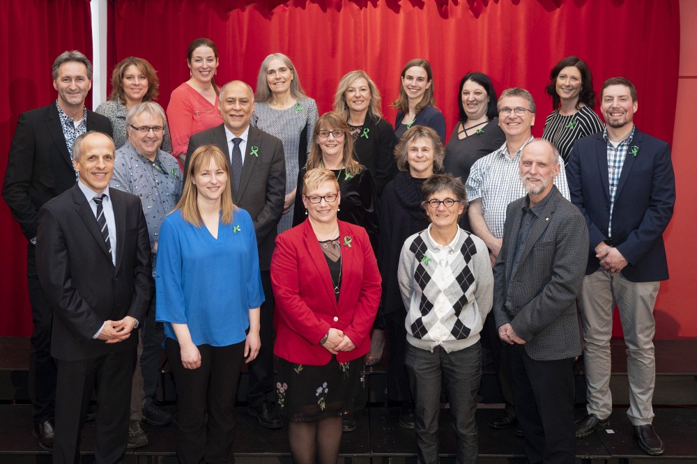 Le recteur, Pierre Cossette, et le vice-recteur aux ressources humaines, Jean Goulet, entourent les laur&eacute;ats de la 2e &eacute;dition des Prix Inspiration de l'Universit&eacute; de Sherbrooke.