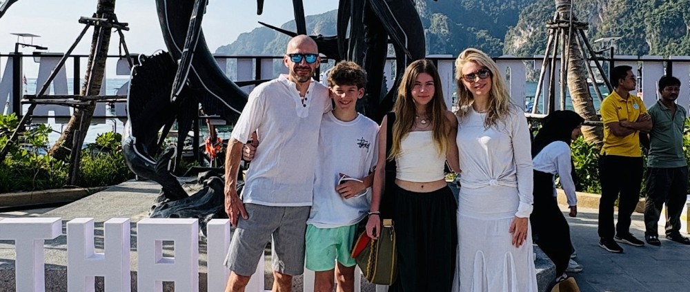 Marie-France Tessier en compagnie de son conjoint et de leurs deux enfants