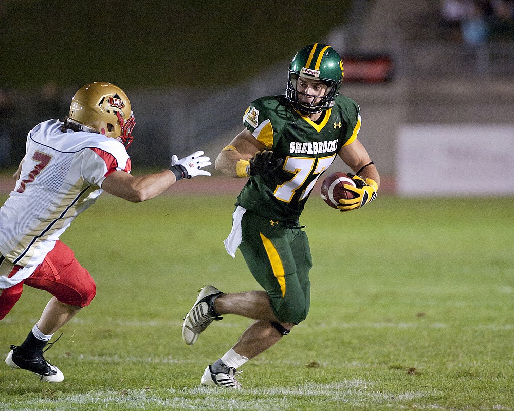 Alexandre Poirier a connu une saison du tonnerre en&nbsp;2010, amassant pas moins de 760&nbsp;verges de gains par la passe.