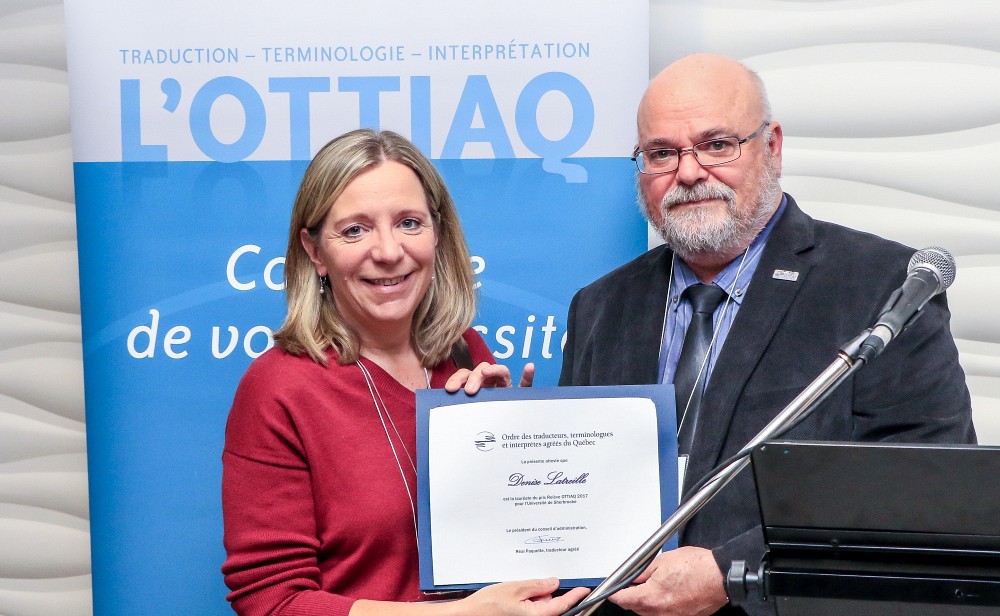 Denise Latreille, r&eacute;cipiendaire du prix Rel&egrave;ve, en compagnie de R&eacute;al Paquette, pr&eacute;sident du conseil d'administration de l'OTTIAQ.