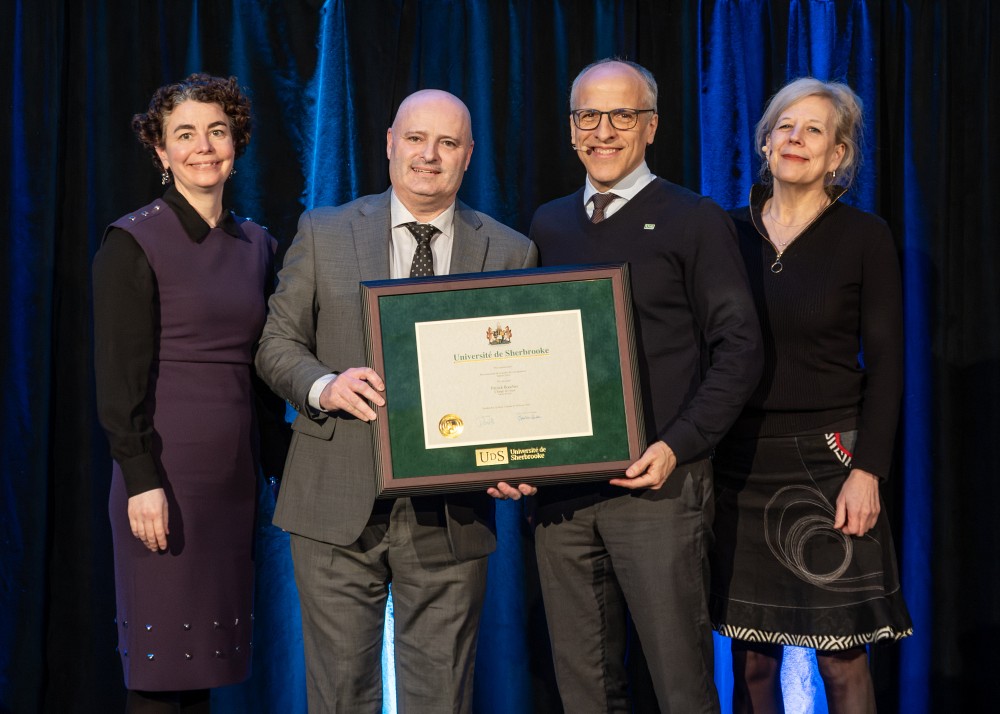 Pre Marie-Pierre Robert, doyenne de la Facult&eacute; de droit, Me Patrick Boucher, Pre Pierre Cossette, recteur de l'UdeS et Pre Christine Hudon, vice-rectrice aux &eacute;tudes.