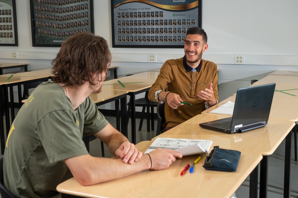Plus de 750 personnes &eacute;tudiantes se sont impliqu&eacute;es&nbsp;depuis la cr&eacute;ation des centres d'entraide, confirmant l&rsquo;utilit&eacute; et la pertinence de ceux-ci pour la r&eacute;ussite &eacute;tudiante.