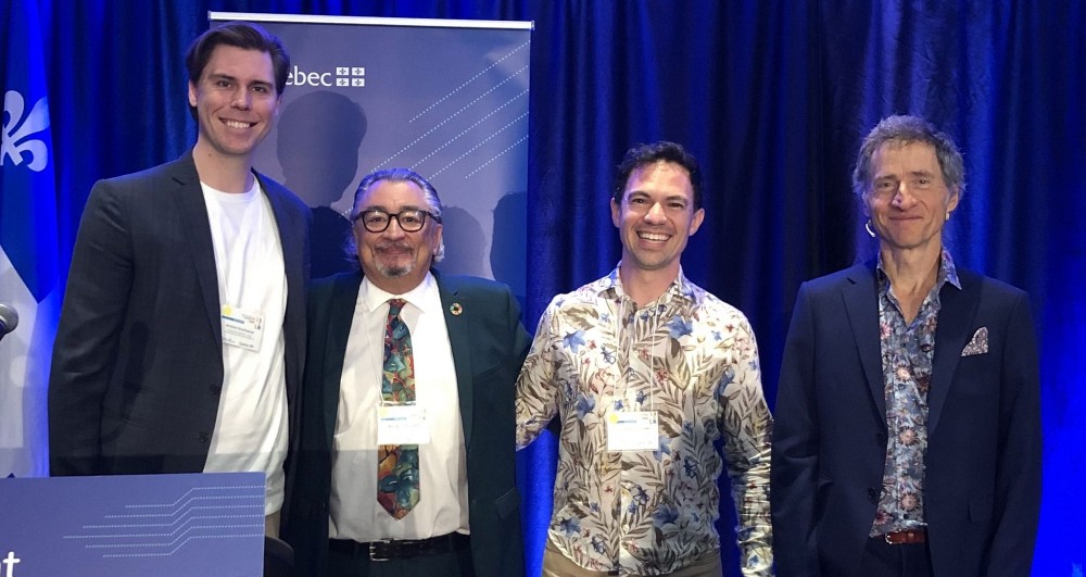 Antoine Deschamps (doctorant &agrave; la CR&Eacute;PA), Horacio Arruda (sous-ministre adjoint au minist&egrave;re de la Sant&eacute;), Jean-Philippe Ayotte-Beaudet (titulaire de la CR&Eacute;PA - UdeS) et Emmanuel Bilodeau (acteur et animateur de l'&eacute;v&eacute;nement)