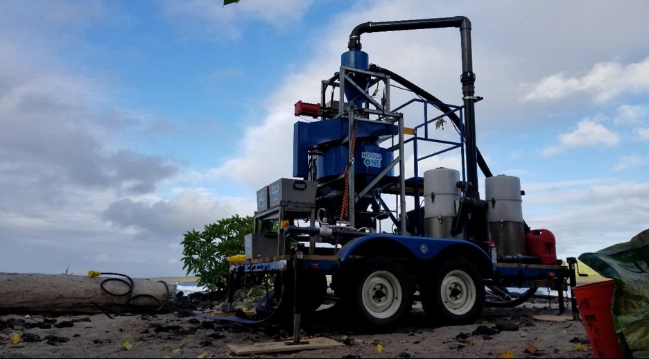 La machine contribue &agrave; r&eacute;colter des microparticules de plastique sur les plages.