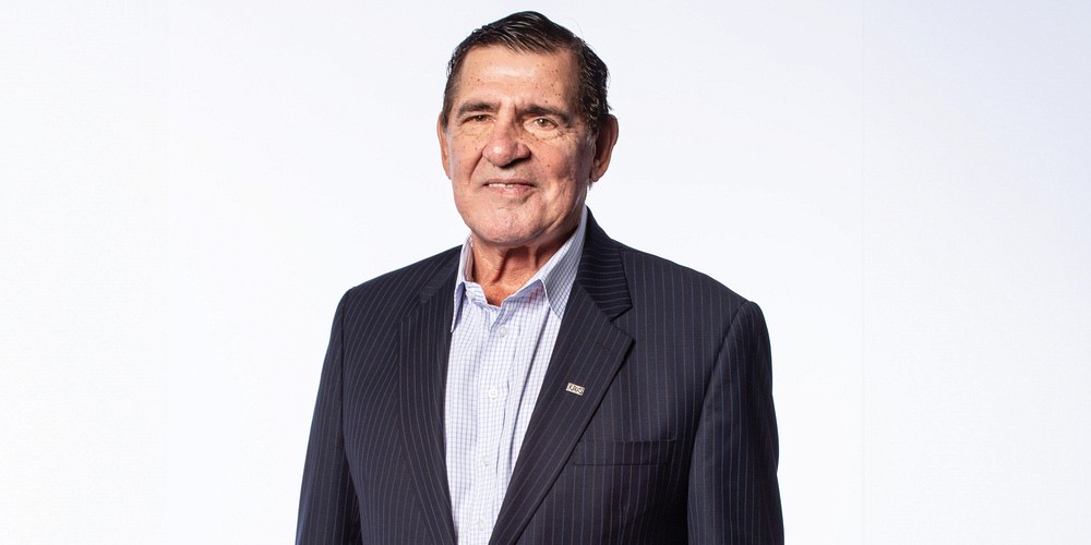 Serge Savard, l'ancien num&eacute;ro 18 de l'&eacute;quipe de hockey des Canadiens, est engag&eacute; envers les &eacute;tudiantes-athl&egrave;tes et &eacute;tudiants-athl&egrave;tes depuis pr&egrave;s de 15 ans.