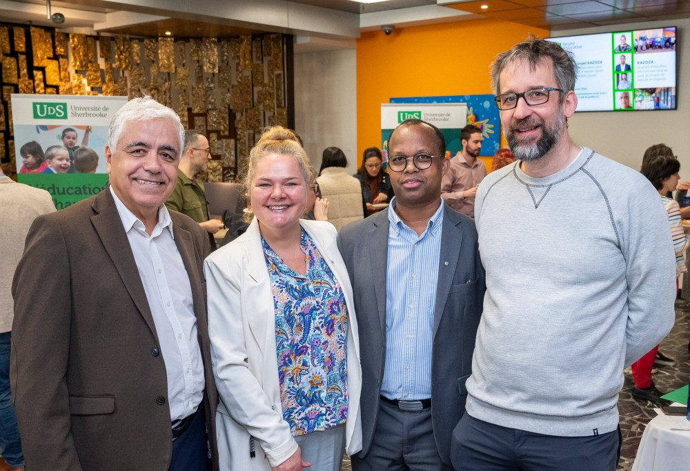 Les professeurs Hassane Squalli, Jean Gabin Ntebutse et Laurent Theis, avec la professeure Anne Lessard, doyenne de la Facult&eacute; d'&eacute;ducation, lors de l'&eacute;v&eacute;nement facultaire du 18 avril dernier.