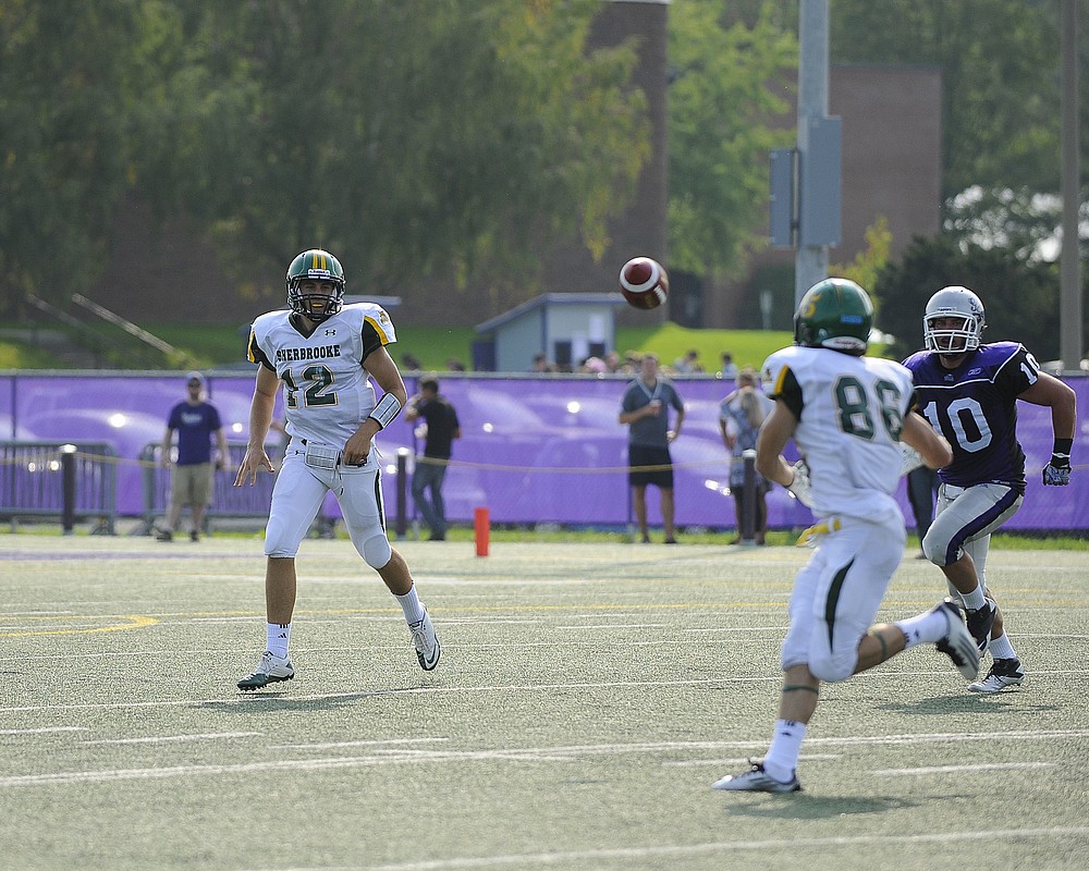 &Agrave; son deuxi&egrave;me match seulement au niveau universitaire, J&eacute;r&eacute;mi Roch a grandement contribu&eacute; &agrave; la victoire du Vert & Or face aux Redmen de l'Universit&eacute; McGill