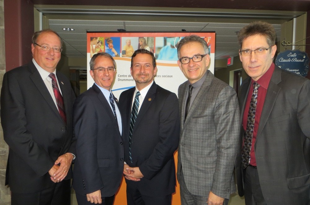 M. Michel Larriv&eacute;e, pr&eacute;sident du conseil d'administration du CSSS Drummond M.Yves Martin directeur g&eacute;n&eacute;ral du CSSS Drummond M. Yves-Fran&ccedil;ois Blanchet, d&eacute;put&eacute; de Johnson, ministre du d&eacute;veloppement durable, de l&rsquo;environnement, de la faune et des parcs et responsable des r&eacute;gions de la Mauricie et du Centre-du-Qu&eacute;becMonsieur R&eacute;jean H&eacute;bert, ministre de la Sant&eacute; et des services sociaux et ministre responsable des a&icirc;n&eacute;s M. Ga&eacute;tan Lamy, pr&eacute;sident-directeur g&eacute;n&eacute;ral int&eacute;rimaire de l&rsquo;Agence de la sant&eacute; et des services sociaux de la Mauricie et du Centre-du-Qu&eacute;bec