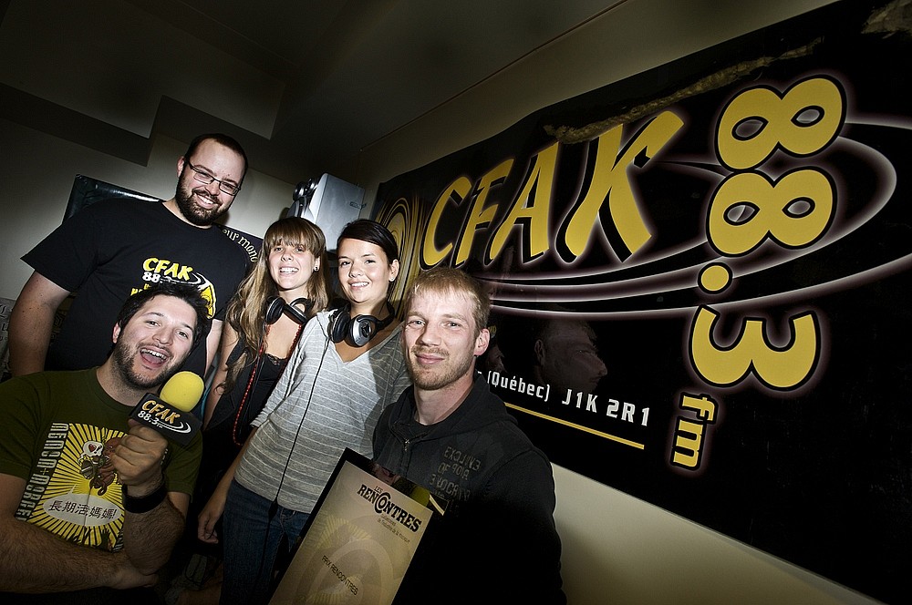 Quelques artisans de CFAK&nbsp;: Guillaume Gaudreault, Samuel Pr&eacute;fontaine, Audrey Paris, Hel&egrave;ne Gagnon et Serge Langlois.