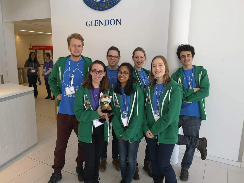 Membres de la d&eacute;l&eacute;gation de l&rsquo;Universit&eacute; de Sherbrooke aux Jeux de la traduction 2019&nbsp;: Antoine Drouin, Antoine Hersberger, Anabel St-Germain, Rapha&euml;l Bosco, Vicky L&eacute;vesque, Fy Mirindra Raelison et Miranda Bernier.