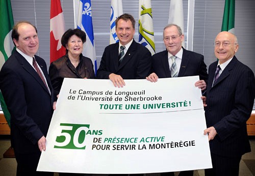 Jacques Goyette, vice-président du comité exécutif de la Ville de Longueuil et président de l'Arrondissement du Vieux-Longueuil, Pauline Quinlan, mairesse de Bromont, le recteur Bruno-Marie Béchard, Richard Goulet, maire de Granby, et Denis Marceau, vice-recteur au Campus de Longueuil.