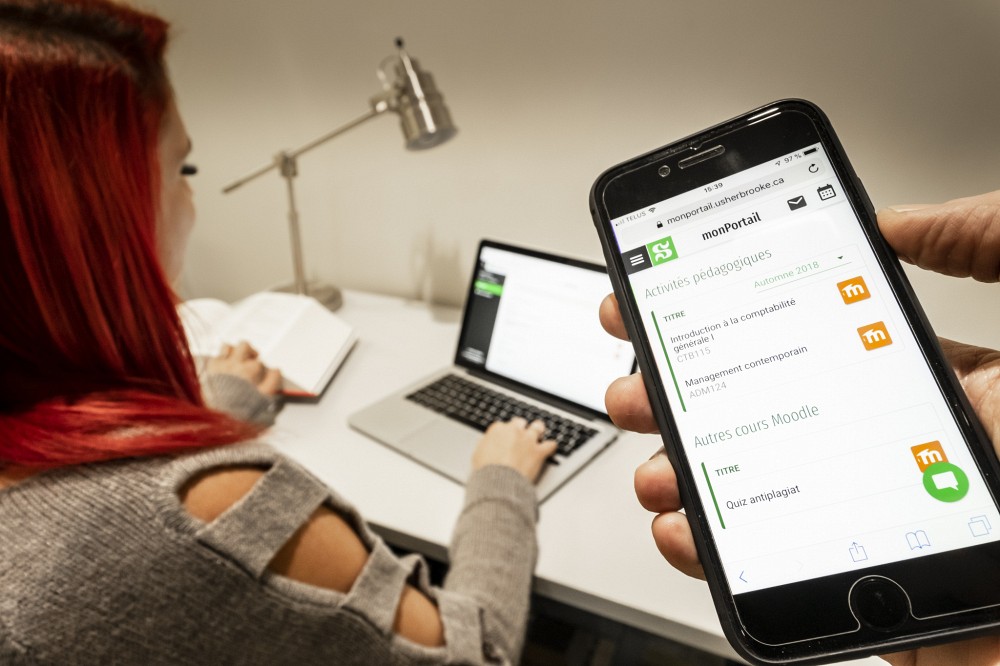 La nouvelle version de monPortail est optimis&eacute;e pour &ecirc;tre utilis&eacute;e &agrave; la fois sur un ordinateur ou un appareil mobile.