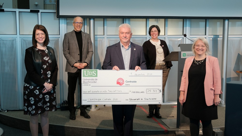 De gauche &agrave; droite : Julie Laplante, le recteur&nbsp;Pierre Cossette, Alain Tremblay,&nbsp;Marie-H&eacute;l&egrave;ne Wolfe&nbsp;et Martine Lafleur