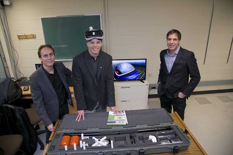 Yan Cyr, fondateur de la Fabrique d'Holodeck, Patrik Doucet, doyen de la Facult&eacute; de g&eacute;nie, et Charles Bombardier, pr&eacute;sident d'Imaginactive