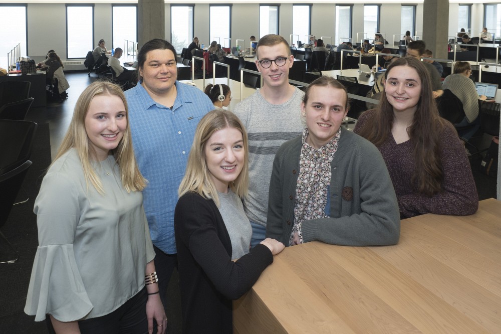 &Agrave; l&rsquo;avant&nbsp;: Isabelle Simard, Justine Amyot, Mathieu Desjardins et Alice Drolet. &Agrave; l&rsquo;arri&egrave;re&nbsp;: Alexis Wawanoloath et Karl Boulanger.