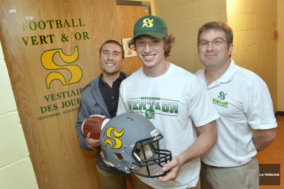 Alexandre Jacob-Michaud, en compagnie de Mathieu Pronovost et David Lessard, au moment d'annoncer sa venue avec le Vert & Or l'&eacute;t&eacute; dernier.