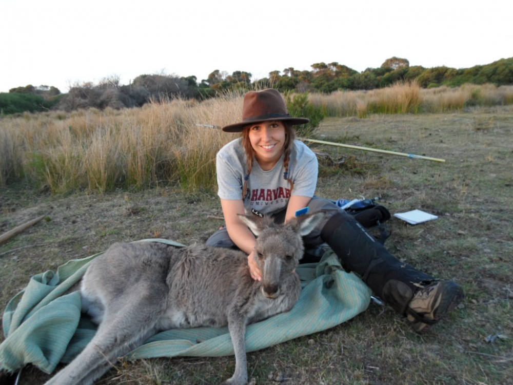 Rapha&euml;lle Mercier Gauthier a constat&eacute; la diff&eacute;rence entre les individus durant son stage en Australie, elle qui a m&ecirc;me r&eacute;ussi &agrave; se lier d'amiti&eacute; avec certains kangourous!