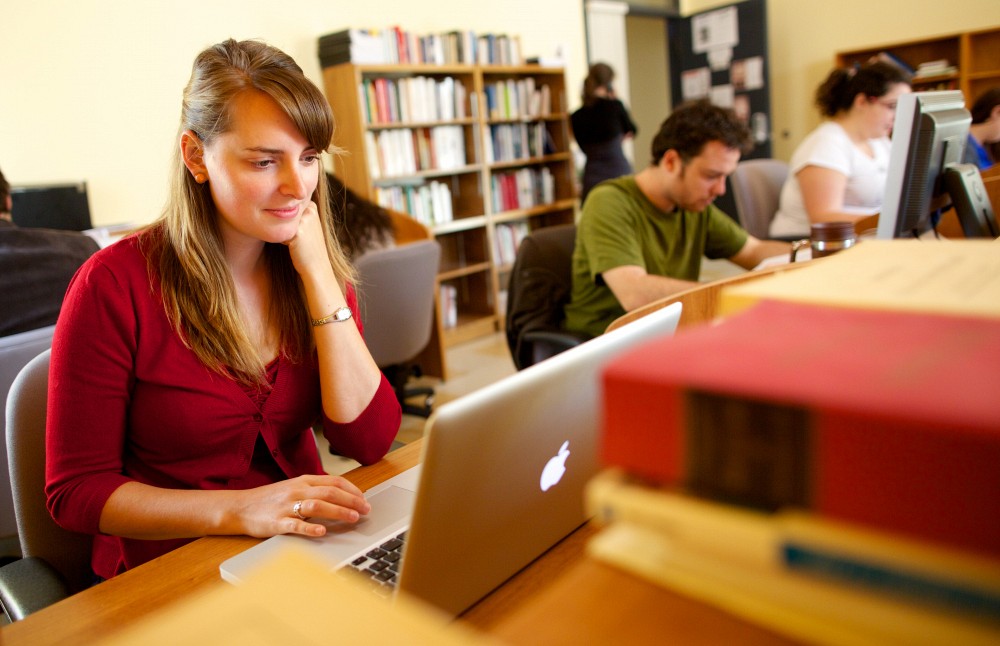 La table ronde &laquo;&nbsp;Humanit&eacute;s num&eacute;riques et sciences humaines&nbsp;: enjeux disciplinaires et interdisciplinaires&nbsp;&raquo; a r&eacute;uni les professeurs Fran&ccedil;ois Claveau, Sylvain Rocheleau et L&eacute;on Robichaud.