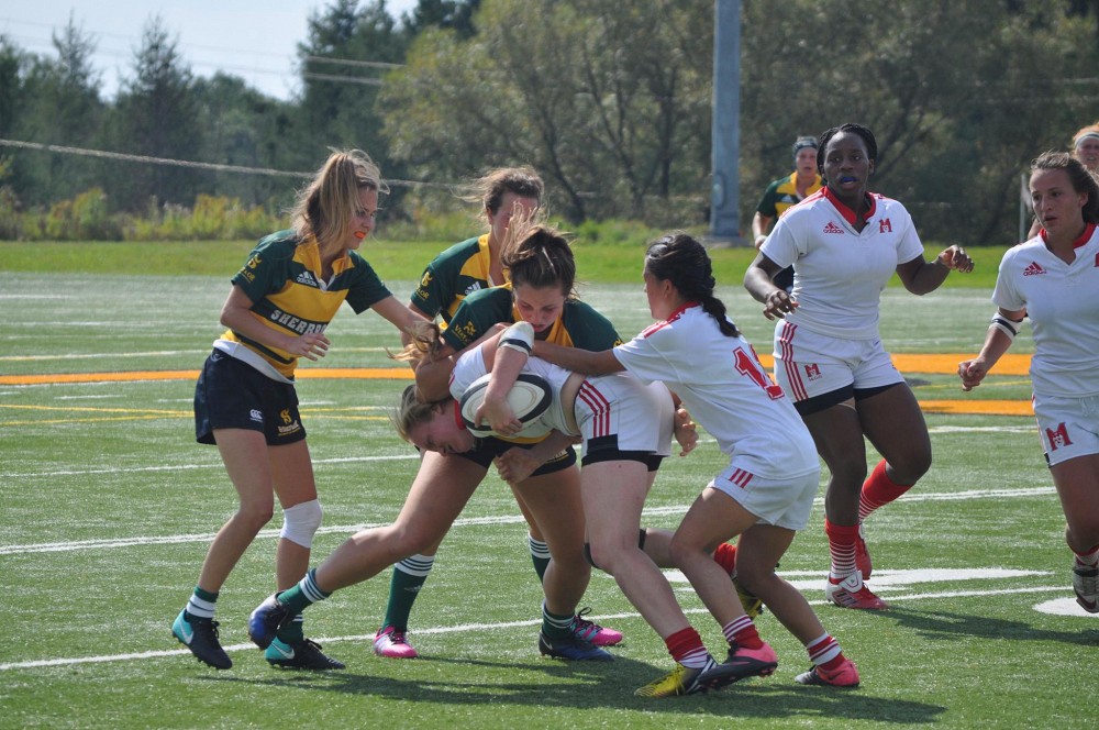 L'&eacute;quipe f&eacute;minine de rugby affrontait les Martlets de McGill dimanche dernier &agrave; l'UdeSPhoto: Vert & Or