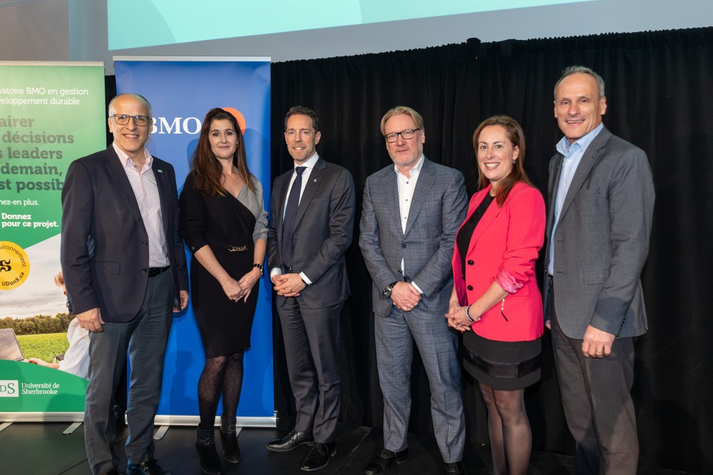 Le recteur, Pierre Cossette; la professeure Claudia Champagne, codirectrice de l'observatoire; Gr&eacute;goire Baillargeon,&nbsp;pr&eacute;sident, BMO Groupe financier, Qu&eacute;bec; Fran&ccedil;ois Thibault, vice-pr&eacute;sident ex&eacute;cutif, chef de la direction financi&egrave;re et tr&eacute;sorier, METRO; la professeure Anne-Marie Corriveau, codirectrice de l'observatoire; et le professeur Jean Roy,&nbsp;doyen de l'&Eacute;cole de gestion.