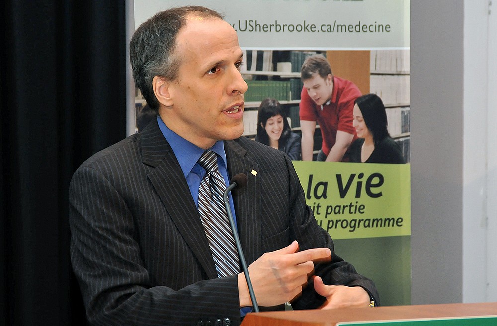 Pr Cossette pr&eacute;sentant le plan strat&eacute;gique 2011-2015 de la FMSS &agrave; la communaut&eacute; facultaire.