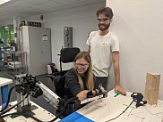 Elizabeth Rivard se passionne pour le g&eacute;nie et le hockey.